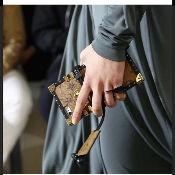 BRAND NEW Louis Vuitton Monogram Petite Malle iPhone Case 7/7S - Picture 3 of 11